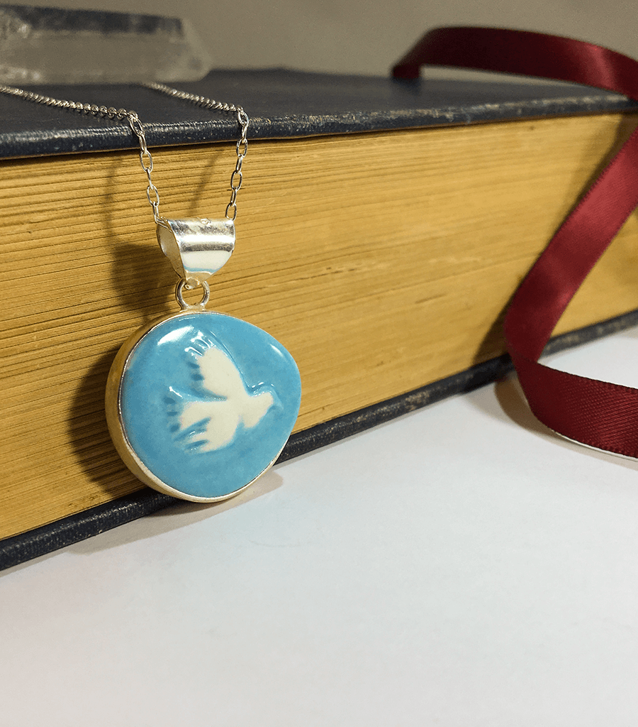 Dove Cameo