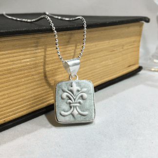 Lis Flower Cameo
