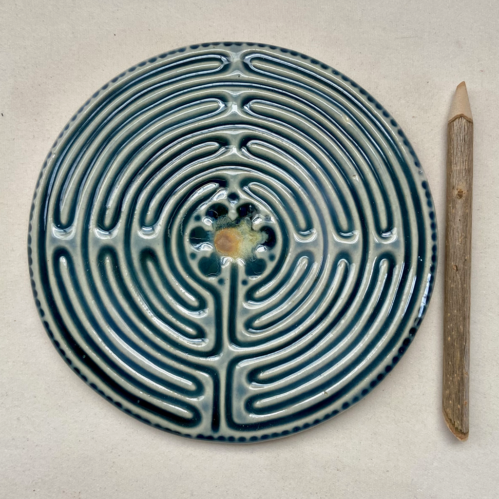 11-C-Chartres-peacock-top-stylus