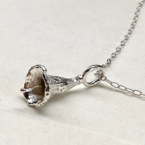 Medium silver red gumnut side flat